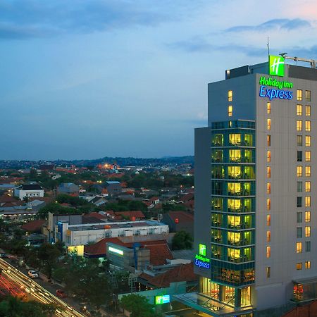 Holiday Inn Express Semarang Simpang Lima, An Ihg Hotel Buitenkant foto