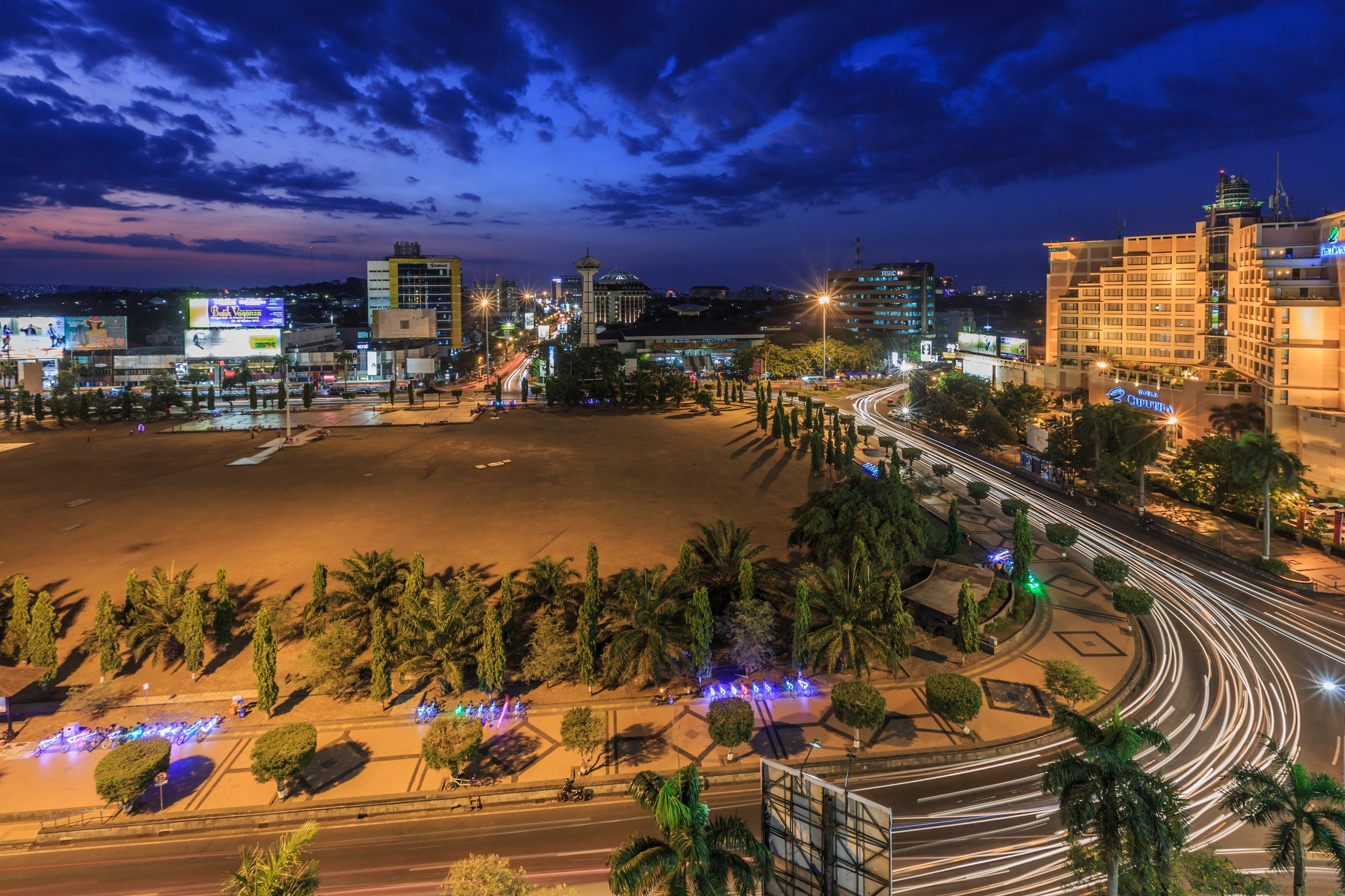 Holiday Inn Express Semarang Simpang Lima, An Ihg Hotel Buitenkant foto