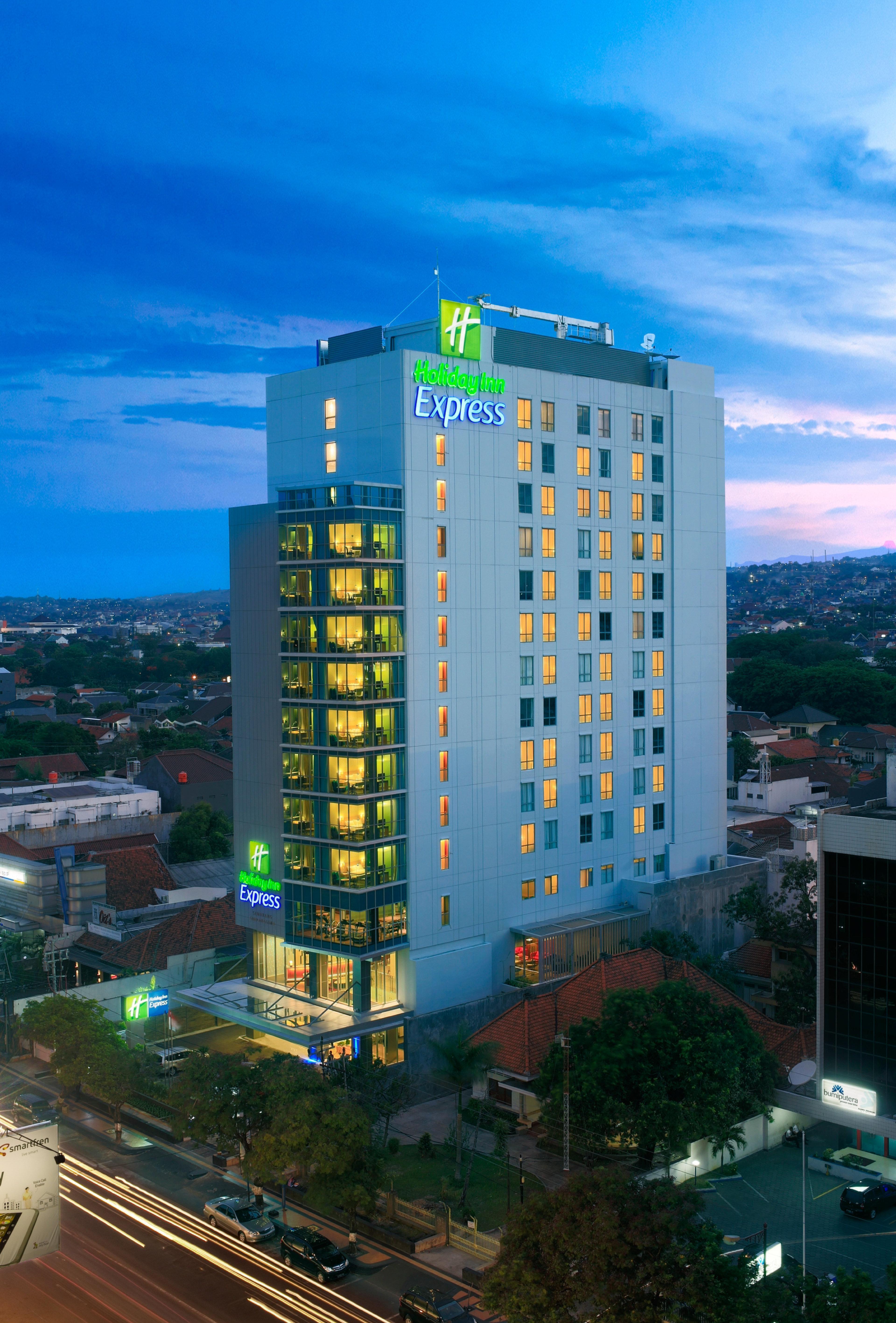 Holiday Inn Express Semarang Simpang Lima, An Ihg Hotel Buitenkant foto