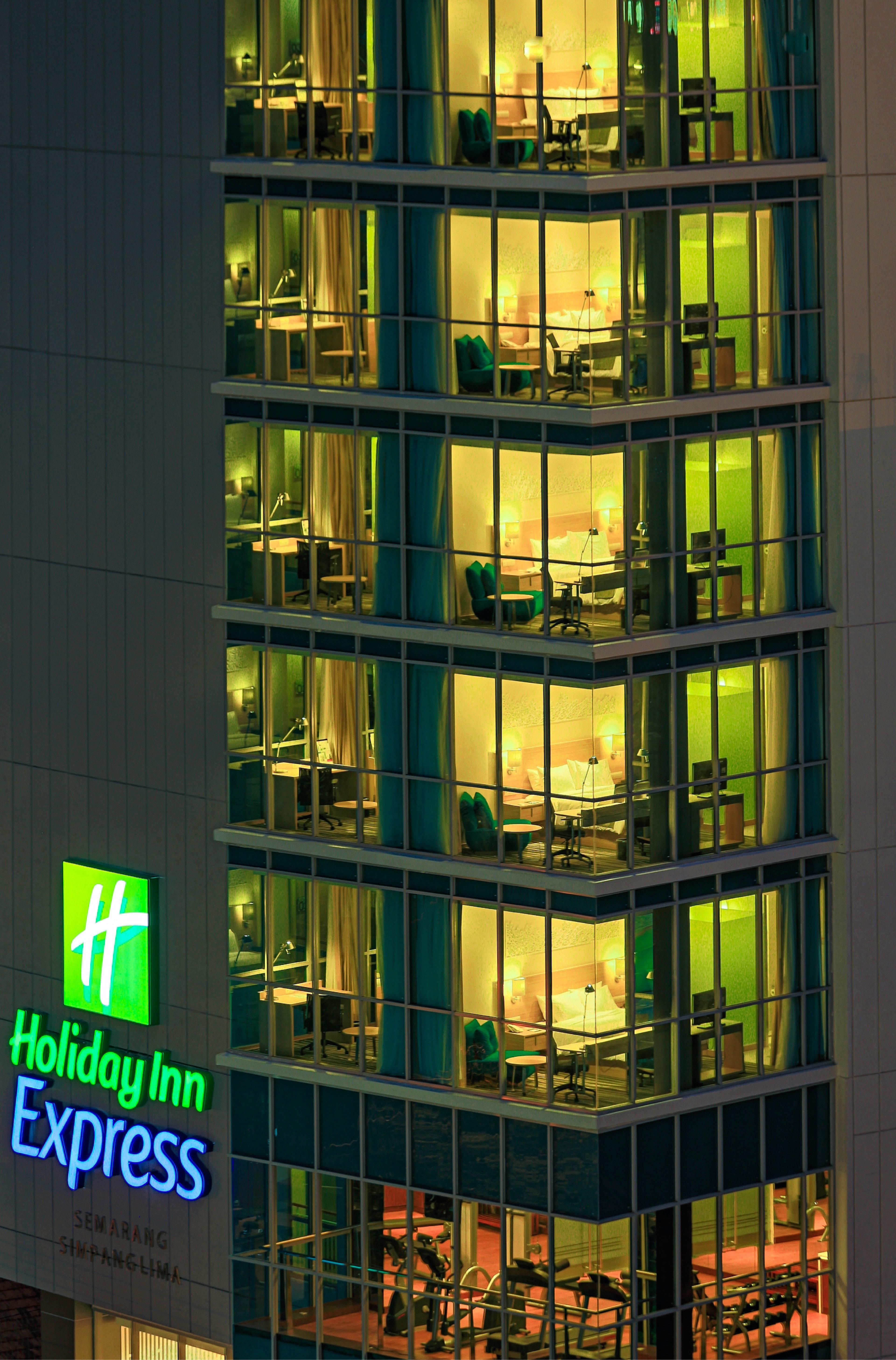 Holiday Inn Express Semarang Simpang Lima, An Ihg Hotel Buitenkant foto