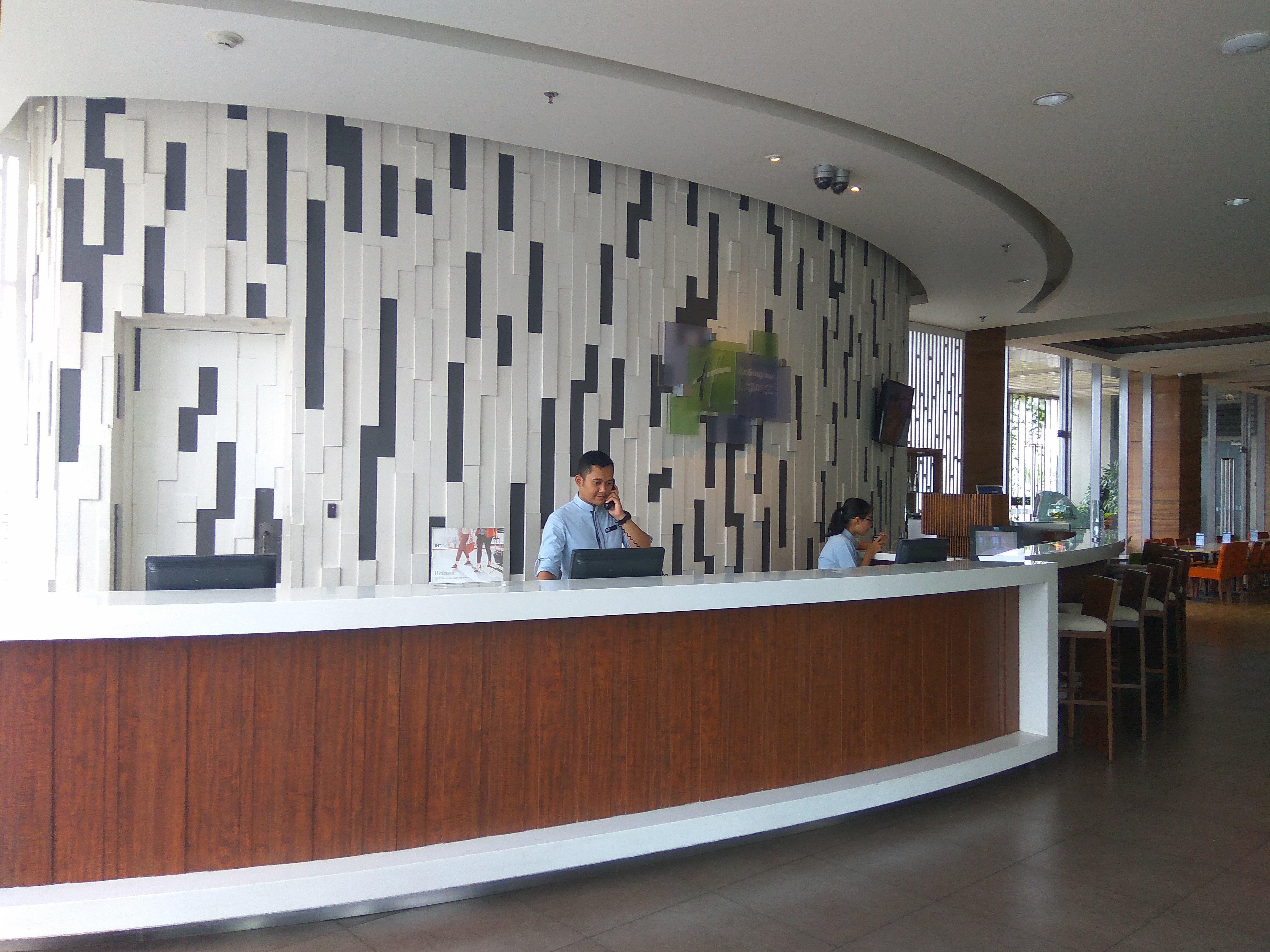 Holiday Inn Express Semarang Simpang Lima, An Ihg Hotel Buitenkant foto